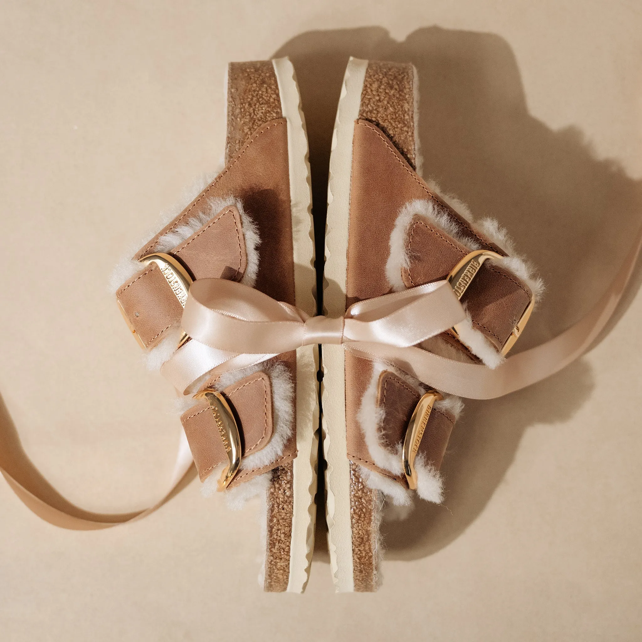 ARIZONA BIG BUCKLE SHEARLING - COGNAC