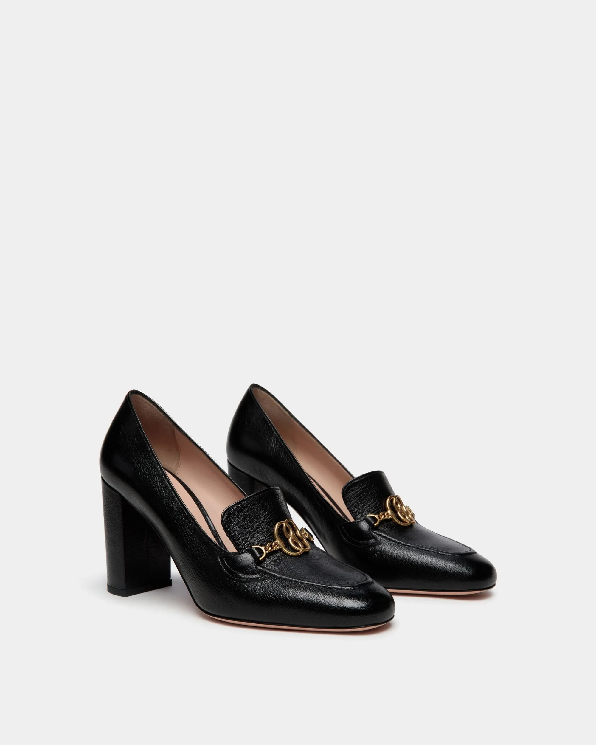 Daily Emblem Pump In Black Leather