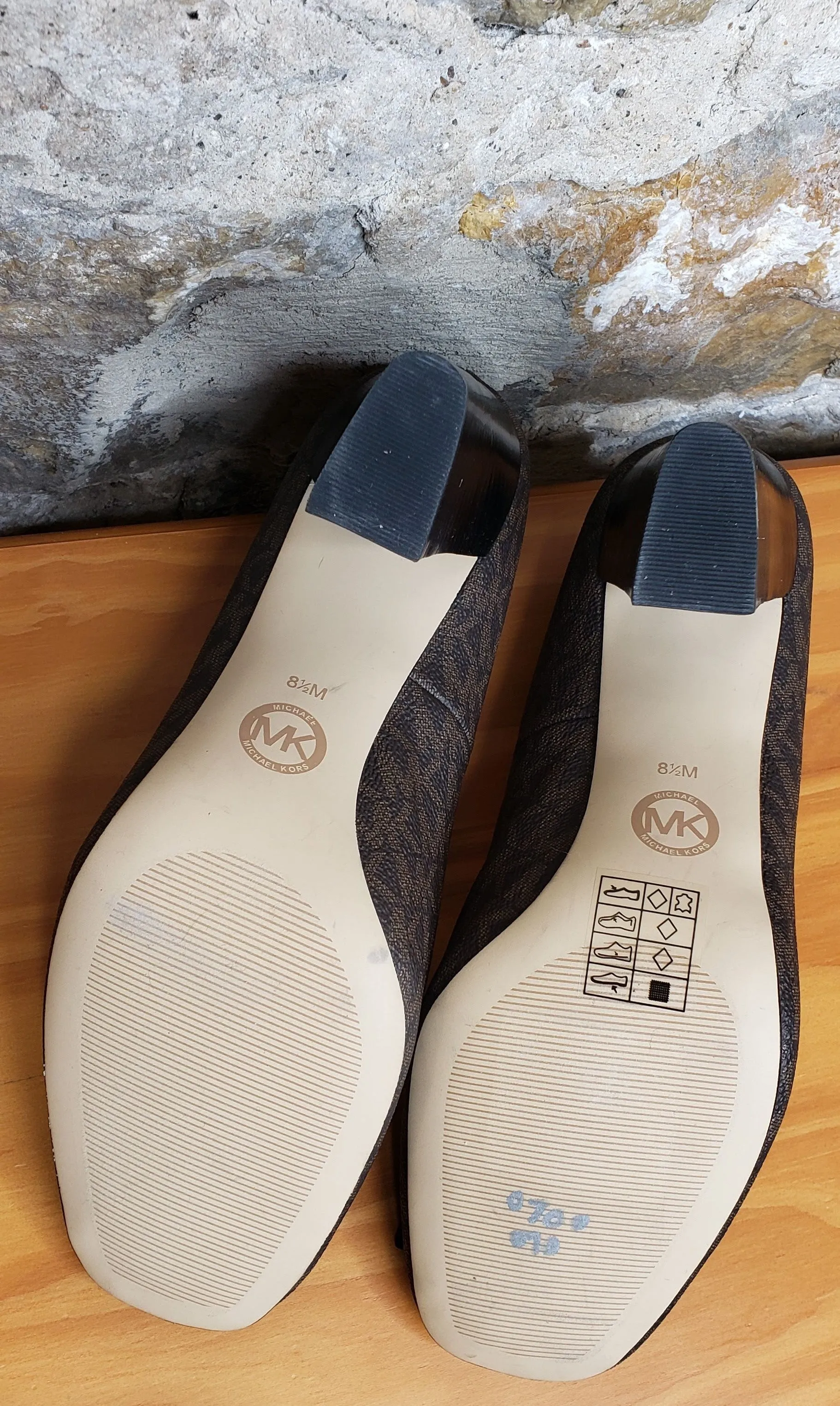 Michael Kors MK Brown Logo Pumps Sz 8 1/2