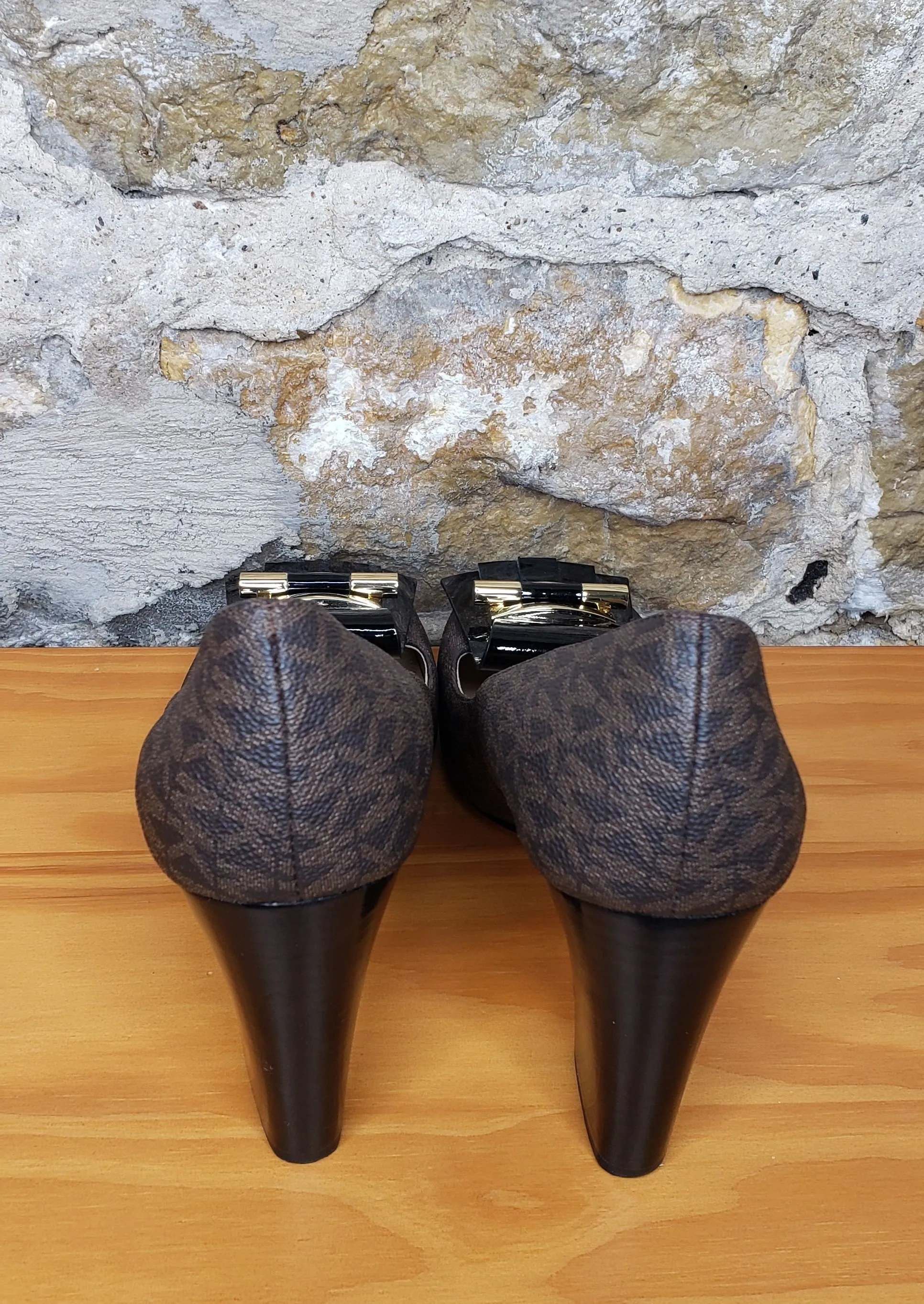 Michael Kors MK Brown Logo Pumps Sz 8 1/2