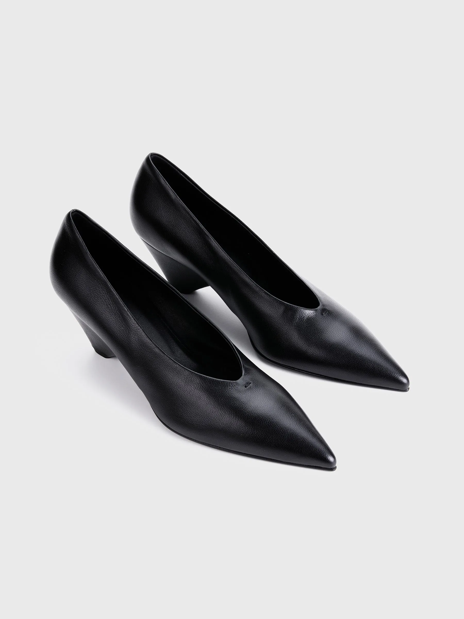 Point Toe Pump