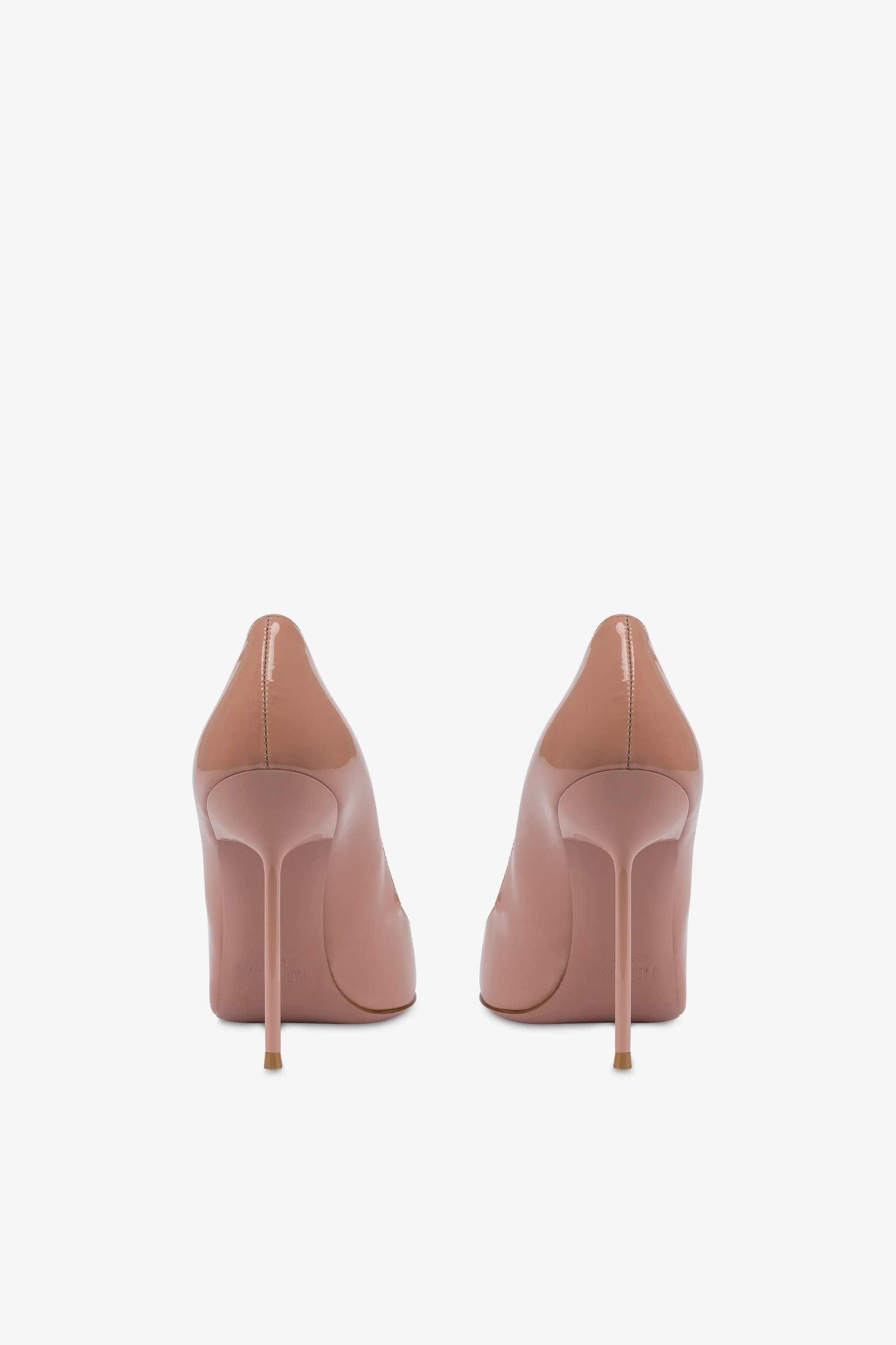 Pumps in dark phard patent leather