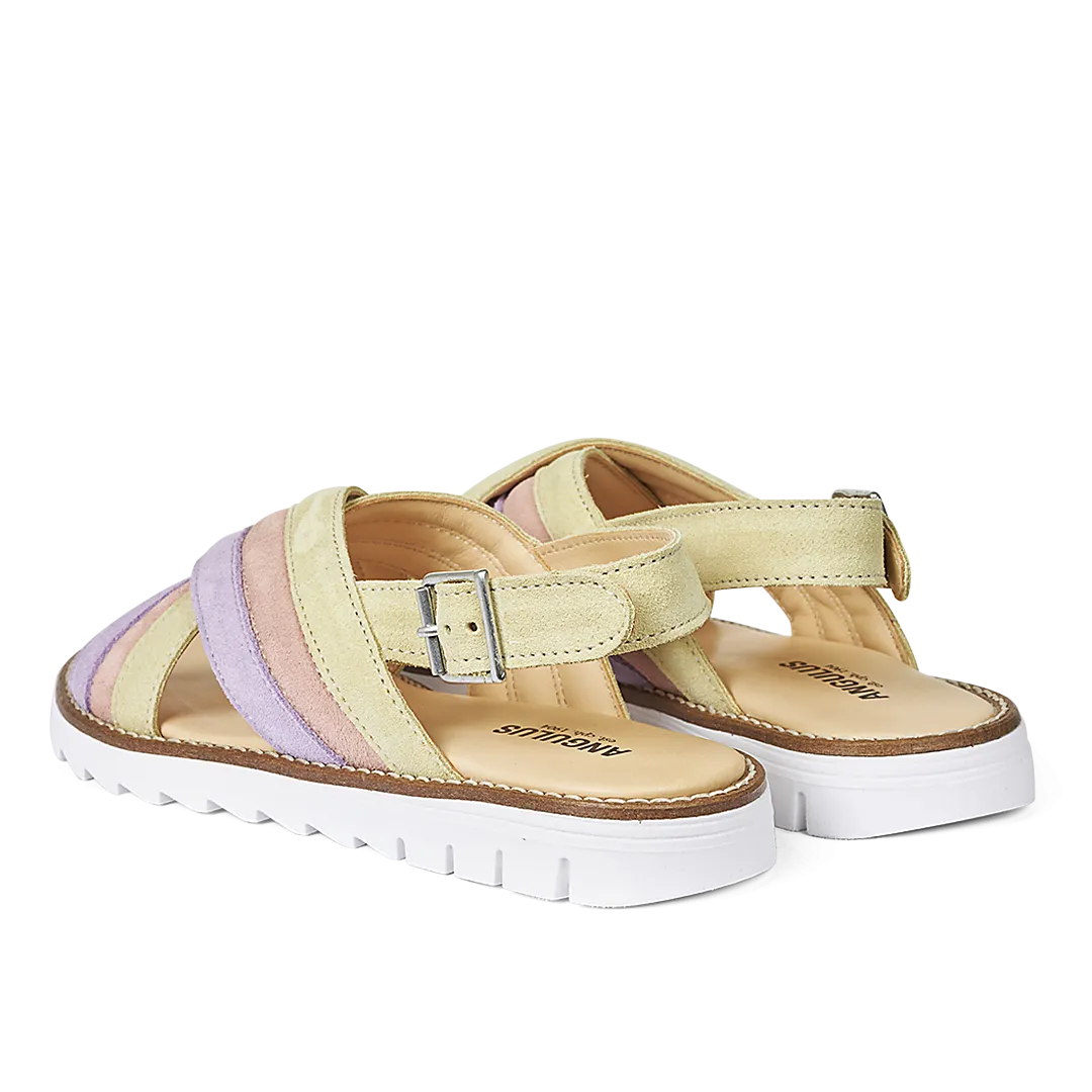 Sandal with buckle